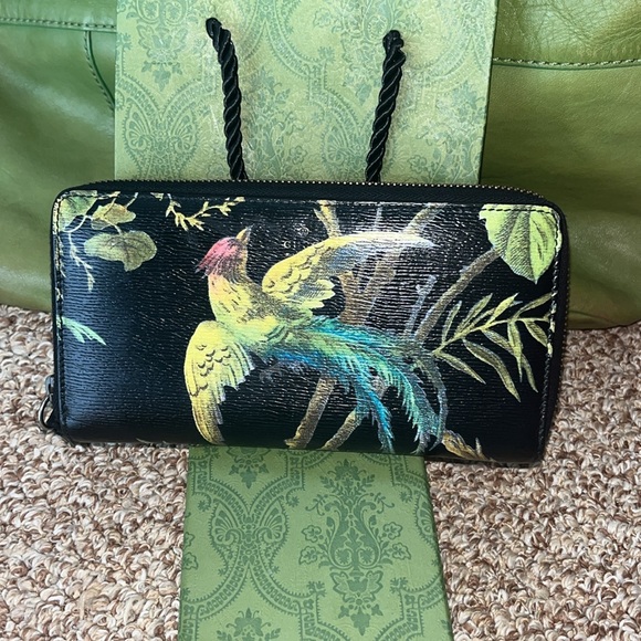 Gucci Tropical Bird continental wallet tropical bird scene 7.5 x 4.25 x 1  EUC - Picture 8 of 14